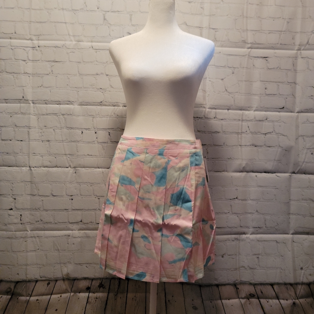 NWT Pink & Blue Painted Camo Pleeted Skirt